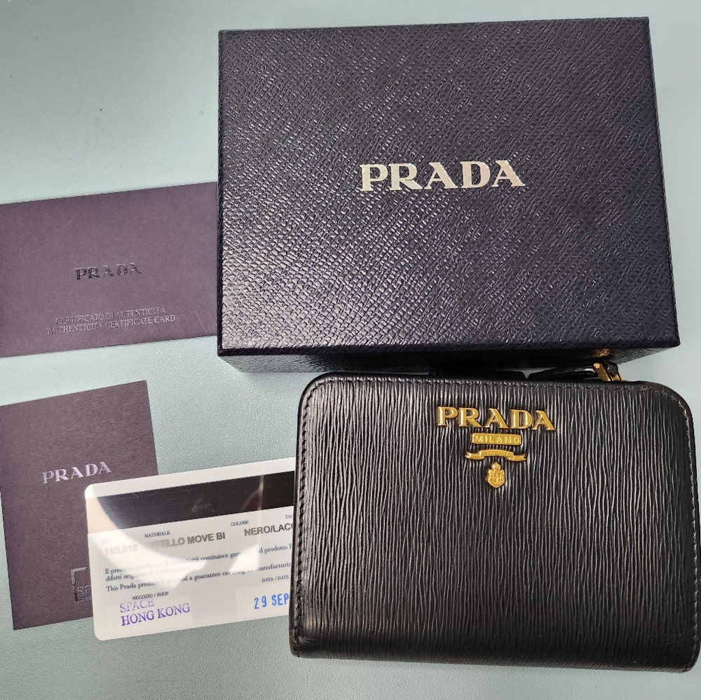 Prada Black Red Saffiano Leather coin Wallet Excellent condition! - Picture 10 of 13